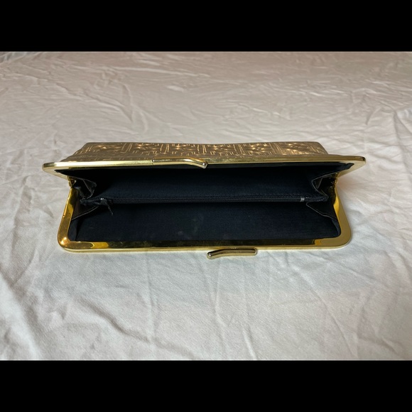 Purses - Picture 6 of 6